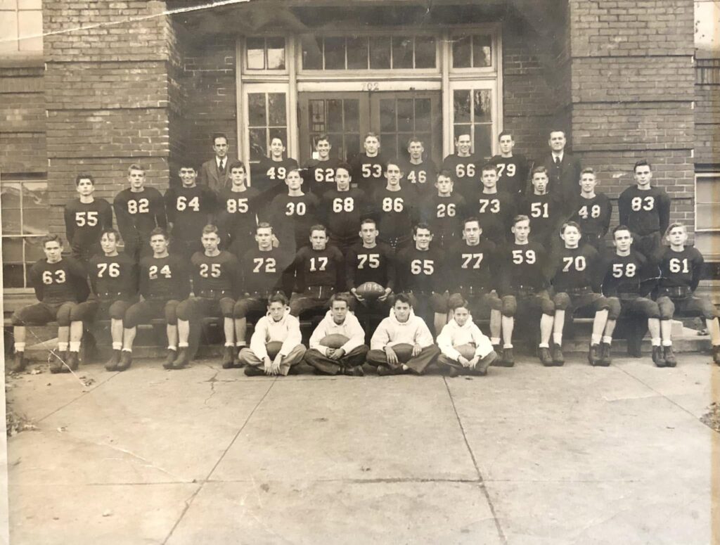 1945 Football team photo